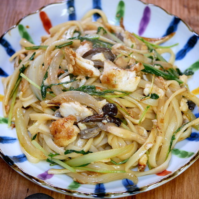 鯛を楽しむバター醤油味の「乾麺焼うどん」＆サブに最適「アイリスコードレスクリーナー」開封編