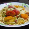 ズッキーニのソースとプチトマトのパスタ