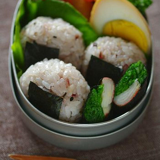 七穀米おにぎりのお弁当