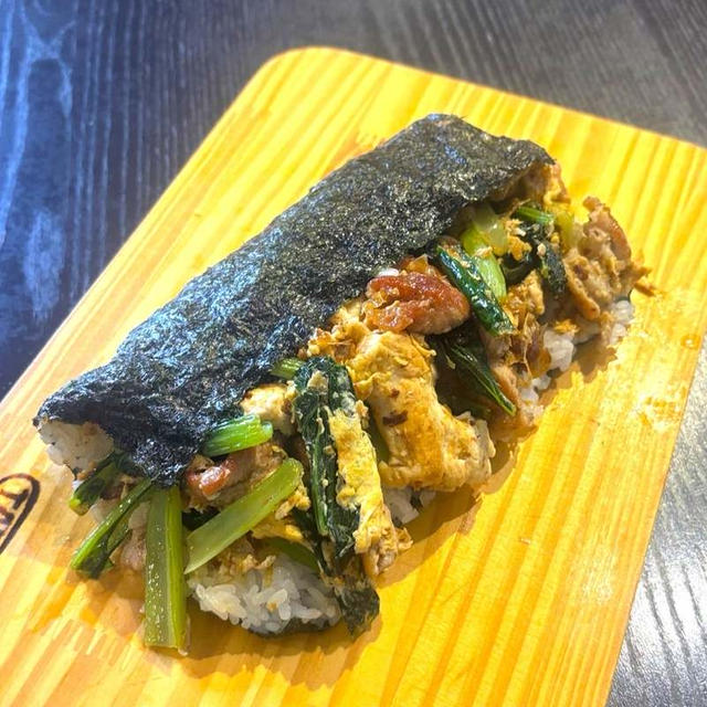 小松菜チャンプルおにぎりの作り方です！！