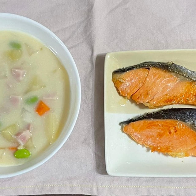 ベーコンチャウダー♪ 鮭の塩焼き♪