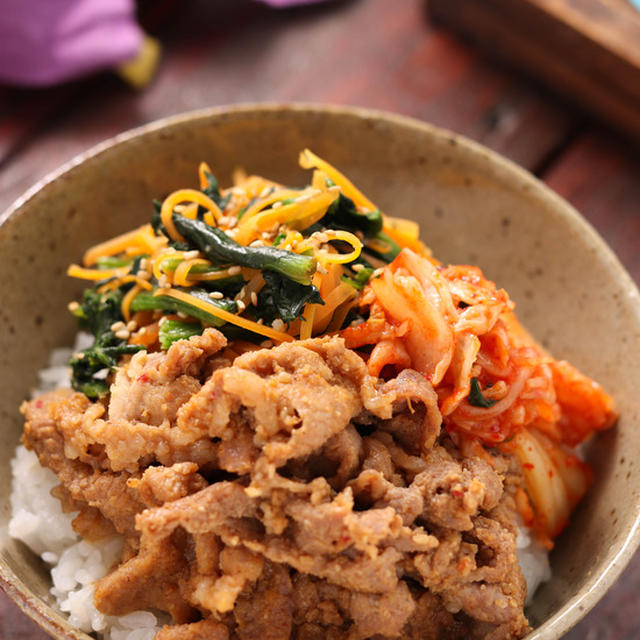 豚こまビビンバ丼【#簡単 #時短 #節約 #コスパ最強 #ノンオイル #同時調理 #フライパンひとつ #主食 #夏休み #ランチ #クレハタイアップ #PR】