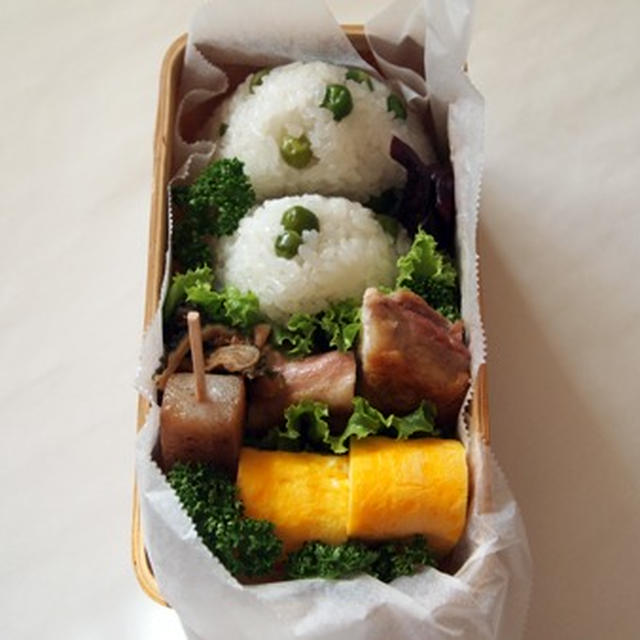 豆ごはんのおにぎり・・・お弁当＆ゴーヤの佃煮♪