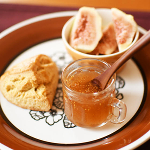 いちじくジャムとスコーン