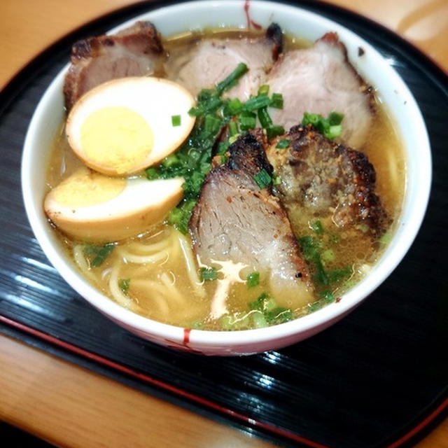 BISTRO焼き豚で、豪華なチャーシューメン♪