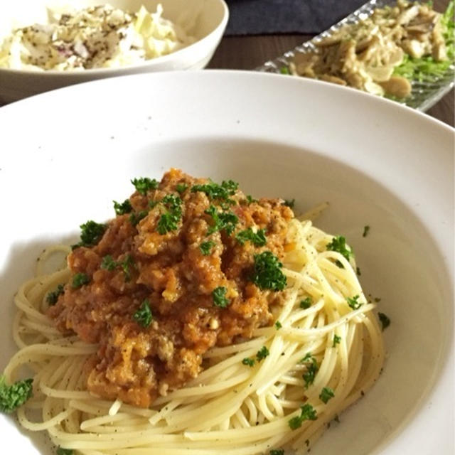 ミート(モハイッテル)ソーススパゲッティ、白菜ゆかりマヨサラダ、豆苗きのこ