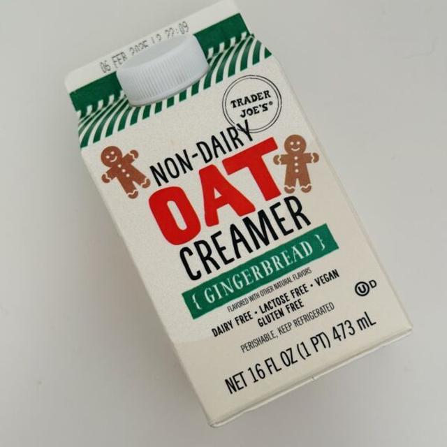 Trader Joe’s Gingerbread Non-Dairy Oat Creamer　トレジョさんのジンジャーブレッドオーツクリーマー