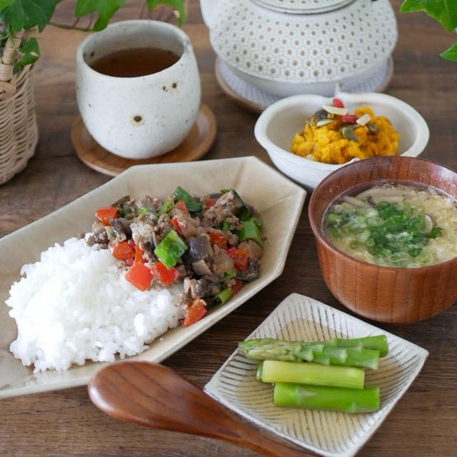 和風そぼろごはんで昼ごはん