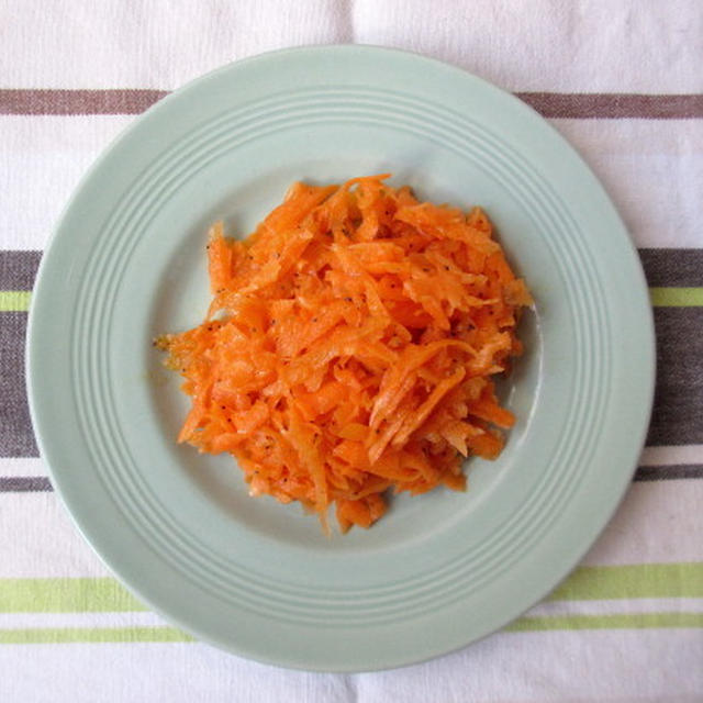 ＜イギリス料理・レシピ＞ ニンジンとポピーシードのサラダ【Carrot and Poppyseed Salad】