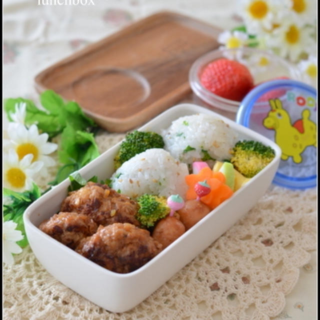 菜の花のおにぎりと豚こま肉ハンバーグのお弁当＊＊