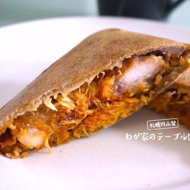 ヤンニョムチキン風でホットサンド