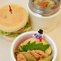 １２月１５日　月曜日　ちゃんぽん風鍋餃子スープ＆イングリッシュマフィンの鮪バーガー