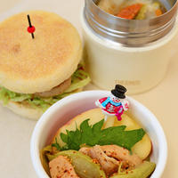 １２月１５日　月曜日　ちゃんぽん風鍋餃子スープ＆イングリッシュマフィンの鮪バーガー