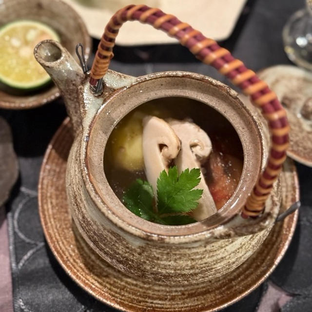 「松茸」の土瓶蒸しと栗ごはんと秋刀魚の塩焼きとかの夜ごはん