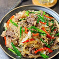 大皿でどーん！家族も喜ぶボリュームおかず♪香ばし牛肉×マロニーで『ごま油香る具沢山チャプチェ』