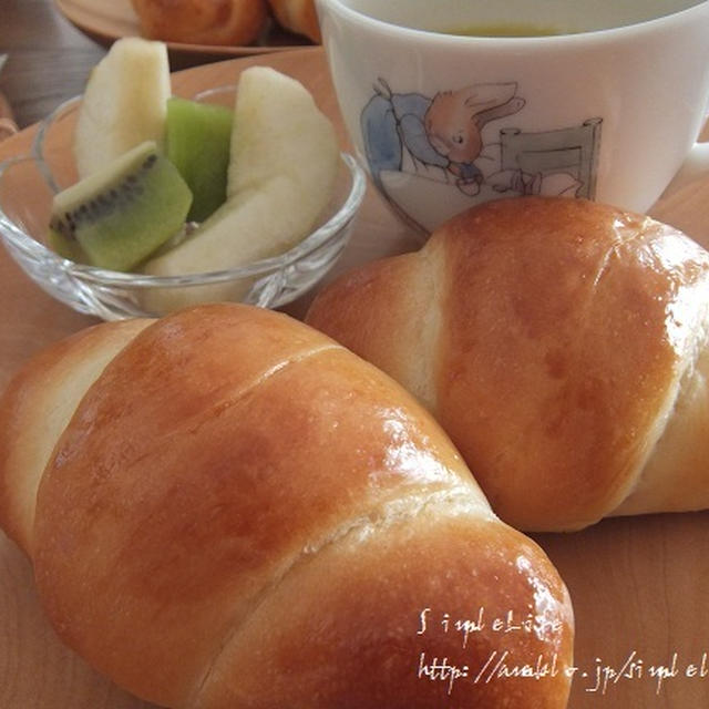 今朝の朝ごはん☆手作りﾊﾞﾀｰﾛｰﾙと温かｽｰﾌﾟの幸せごはん～