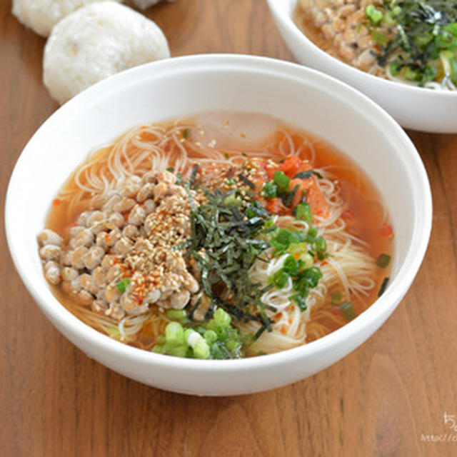 とろっつるっと納豆キムチそうめんの昼麺。