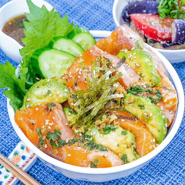 生姜香る♪サーモンとアボカドのさっぱり漬け丼(〃∇〃)