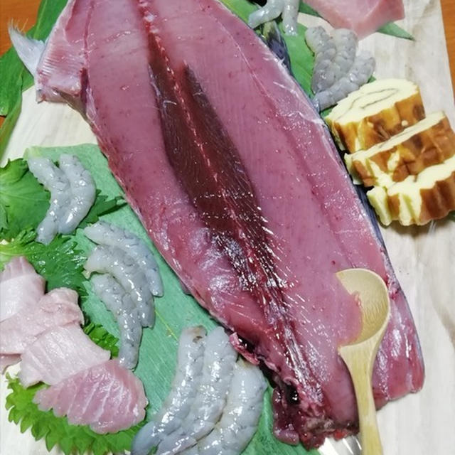 お正月！本マグロ祭 ！今年も宜しくお願いします！マグロ中落ちを取りながら・・ワイワイ・・ガヤガヤとパーティーです！