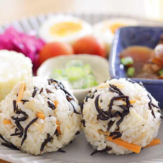 レンチンで簡単☆ひじきとツナのバター醤油おにぎり