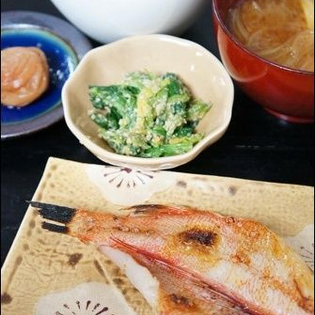 和定食朝ごはん。と、簡単なほうれん草のごま和えレシピ。