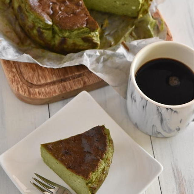 混ぜて焼くだけなので簡単！抹茶バスクチーズケーキ