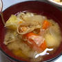 具沢山の野菜汁。鯵の開き。炒り豆腐。