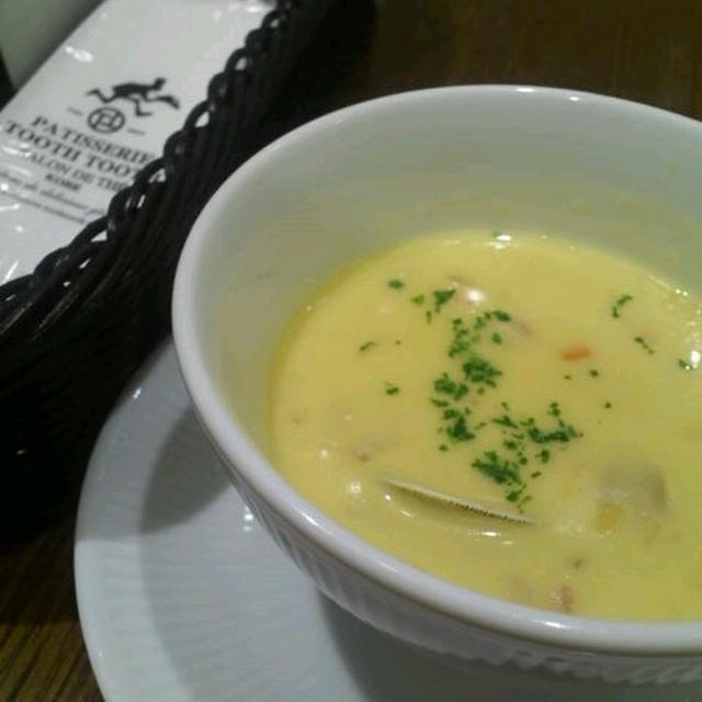パティスリートゥーストゥースサロン・ド・テでランチ