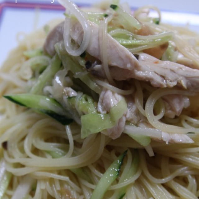 ピエトロドレッシングで蒸し鶏と野菜のパスタ～梅入り～