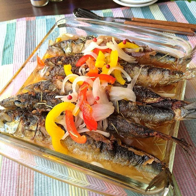 サラダ感覚でさっぱり食べられる☆真いわしで作る新玉ねぎたっぷりのスパイスマリネ