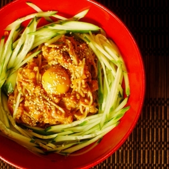 トマトでさわやか　ピリ辛ビビン麺