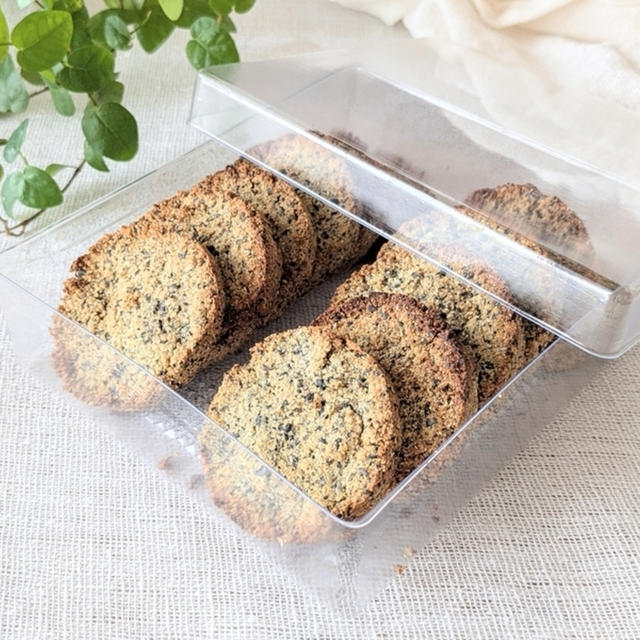 クリアケースでに作りスイーツを♪『黒胡麻おからクッキー』
