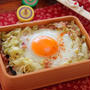 「キャベツベーコンの巣ごもり卵丼」海苔おかかバージョン♪　お弁当レッスン連載