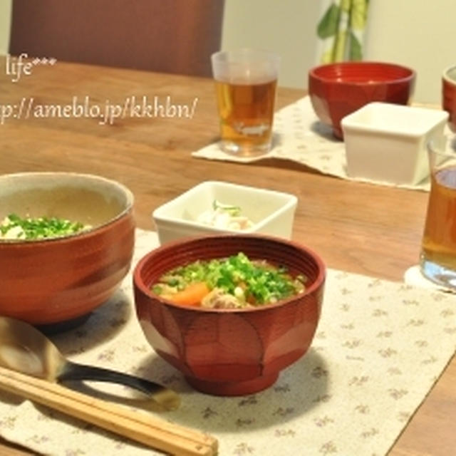 【豆腐入り親子丼と炒めキャベツの具沢山汁】