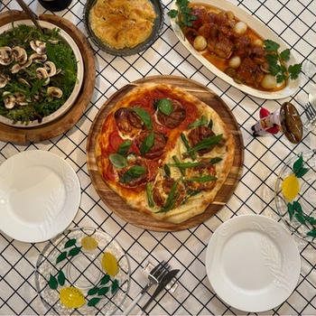 自家製トマトソースのピザの夜ごはん