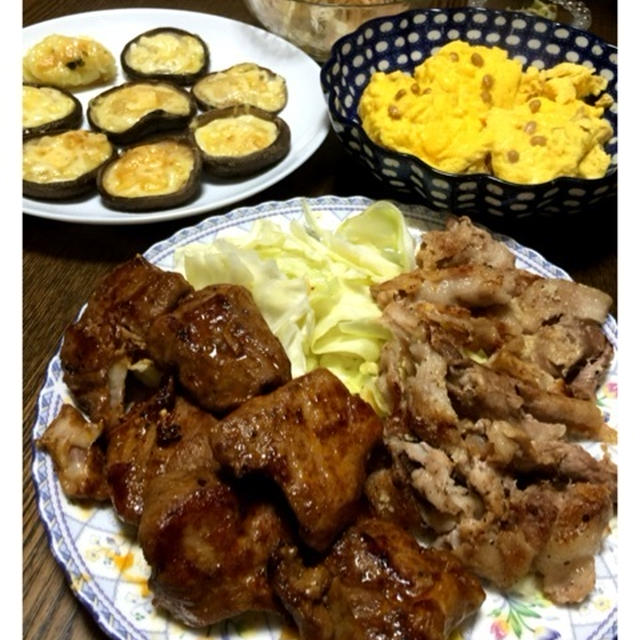 ポークステーキと豚ばらの粉チーズ炒め☆