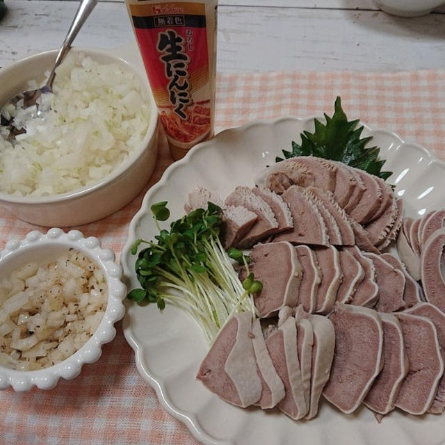 豚タン刺しにんにくネギだれ   #今食べたいものは