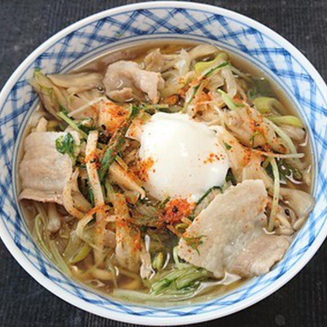 温玉載せ豚肉野菜のうどん