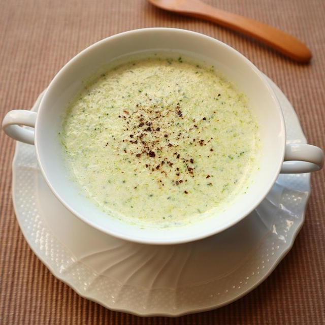 ほっこり優しい味♡ブロッコリーのクリーミースープ【#簡単　#食材2つ】