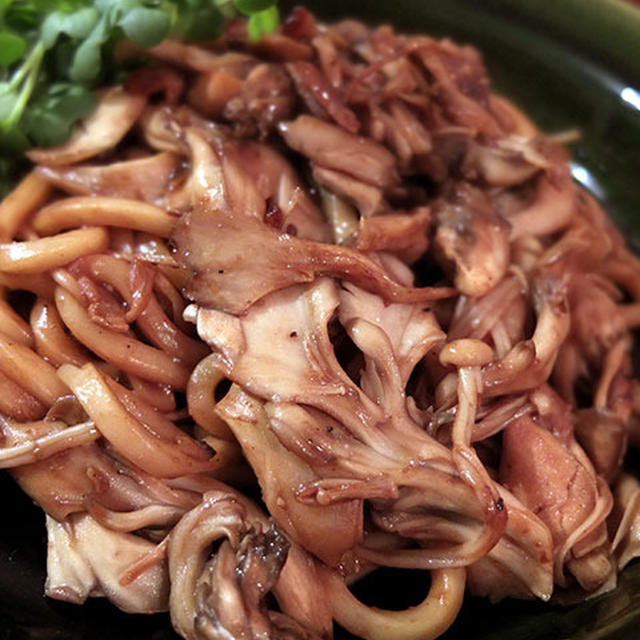 キノコたっぷり焼きうどん