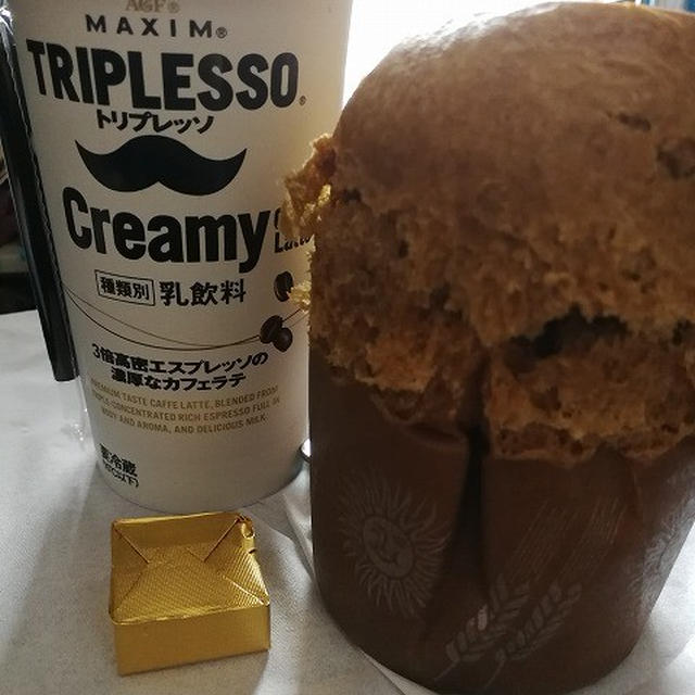 缶のパンでランチ