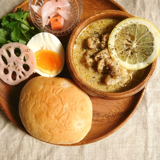 ＊ココナッツチキンカレーともち麦入りロール＊