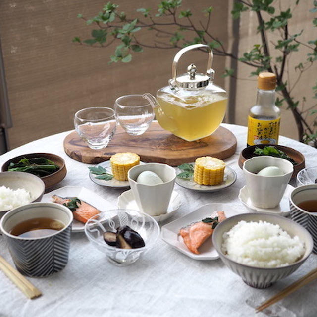 ベランダ朝ごはん〜旅館の朝ごはん風〜旅行先のテラスで朝ごはんを食べてるみたいで楽しかった♪