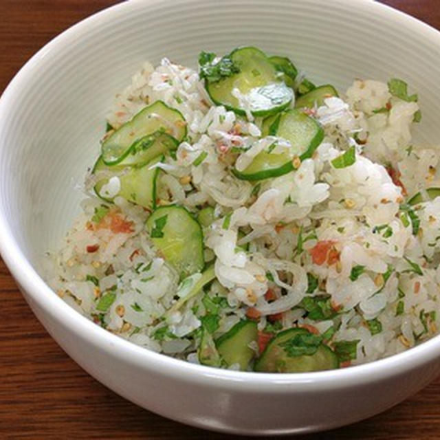 お昼は夏のの定番「さっぱり混ぜご飯」