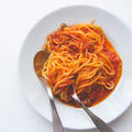 トマトソースパスタ