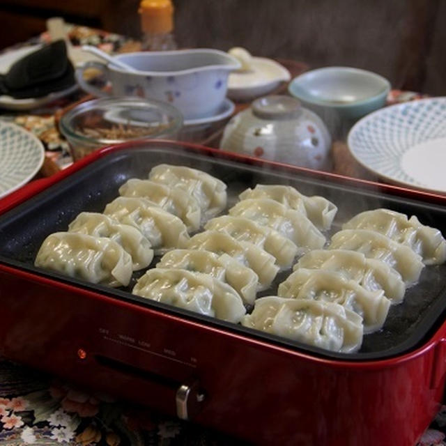 信州産九条ねぎ餃子（宅配）。スイートポテト。