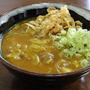カレーうどんとカクテル写真