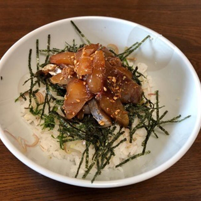 残った刺身で「アジの漬け丼」