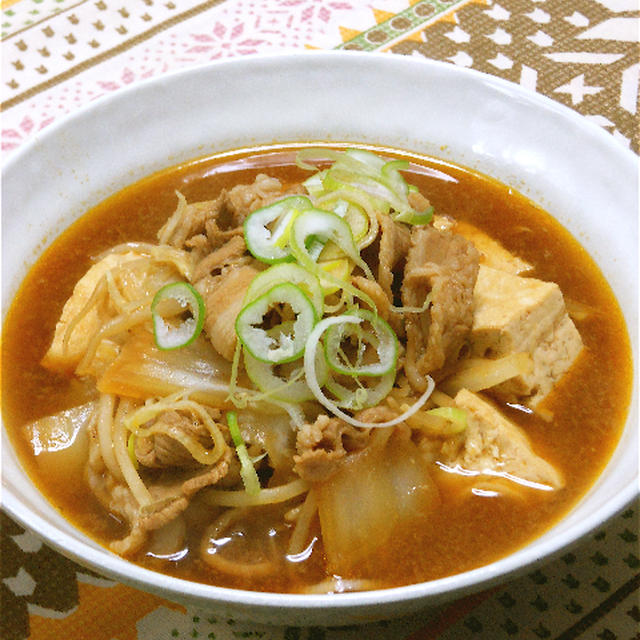 寒い夜はあったかくてピリ辛なおかず、タバスコでキリッと辛い！鍋風豚肉豆腐。