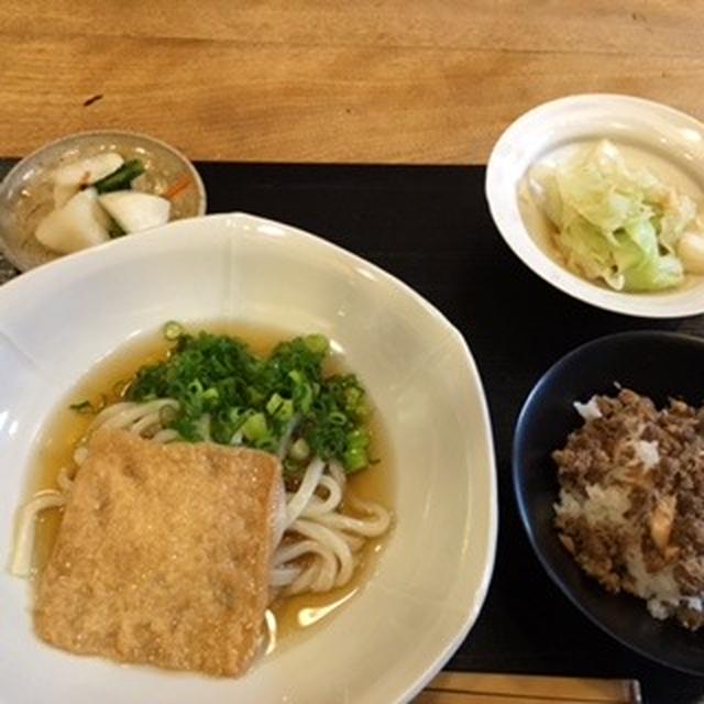 冷やし甘ぎつねと鯖そぼろご飯
